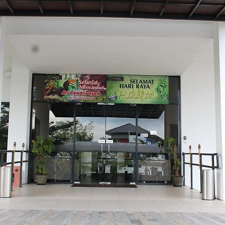 Tribeca Suites Kuching Esterno foto