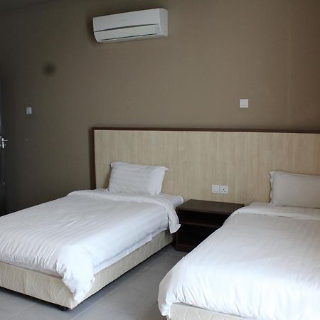 Tribeca Suites Kuching Esterno foto