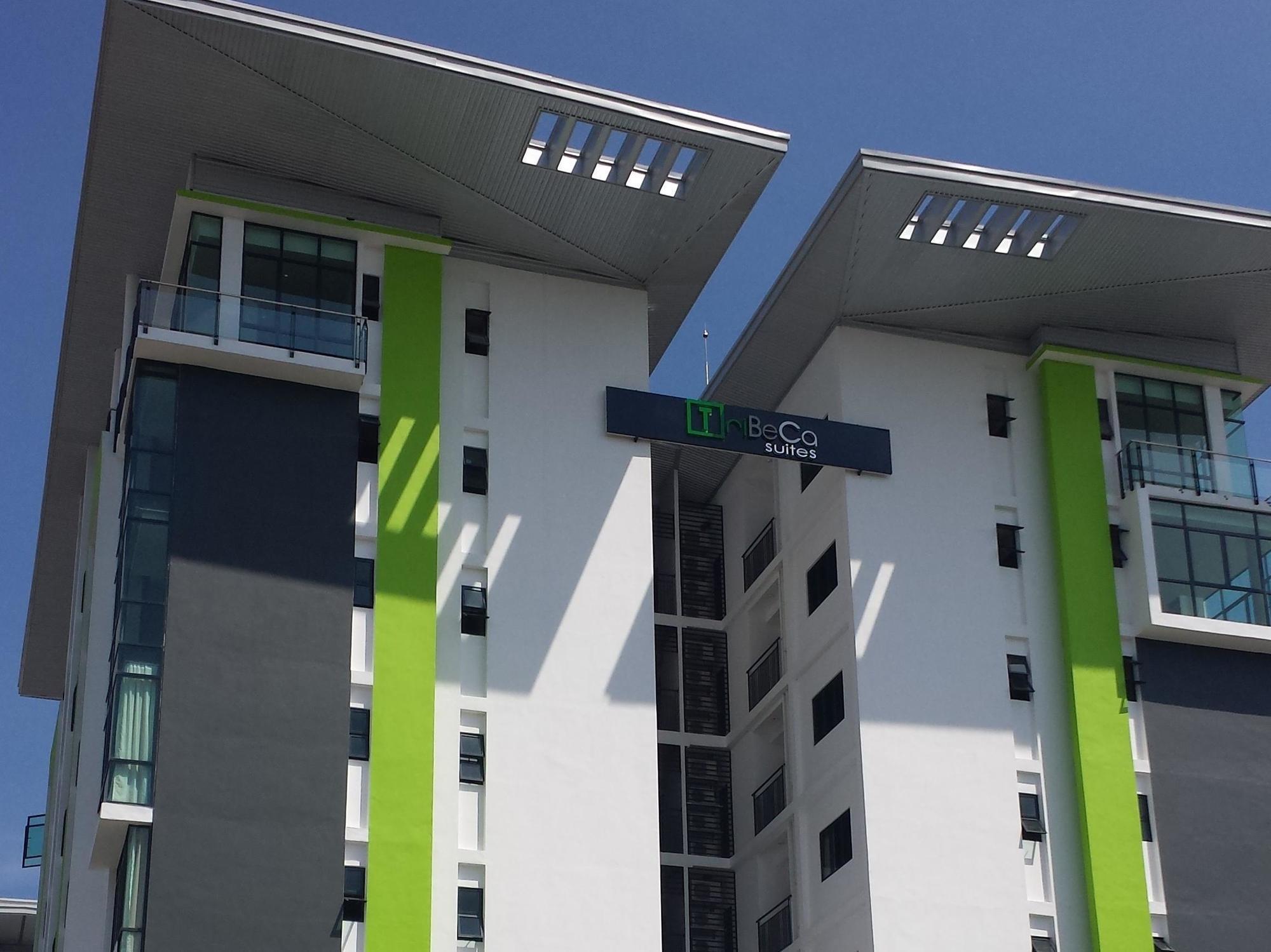Tribeca Suites Kuching Esterno foto