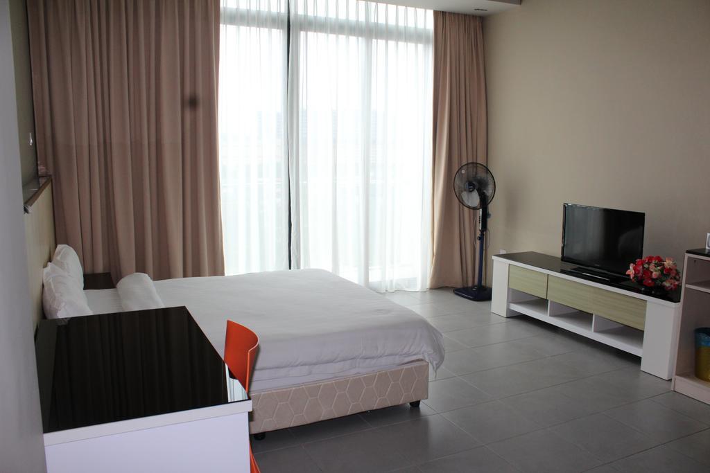 Tribeca Suites Kuching Esterno foto