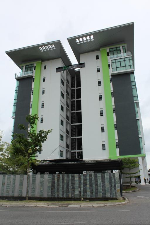 Tribeca Suites Kuching Esterno foto