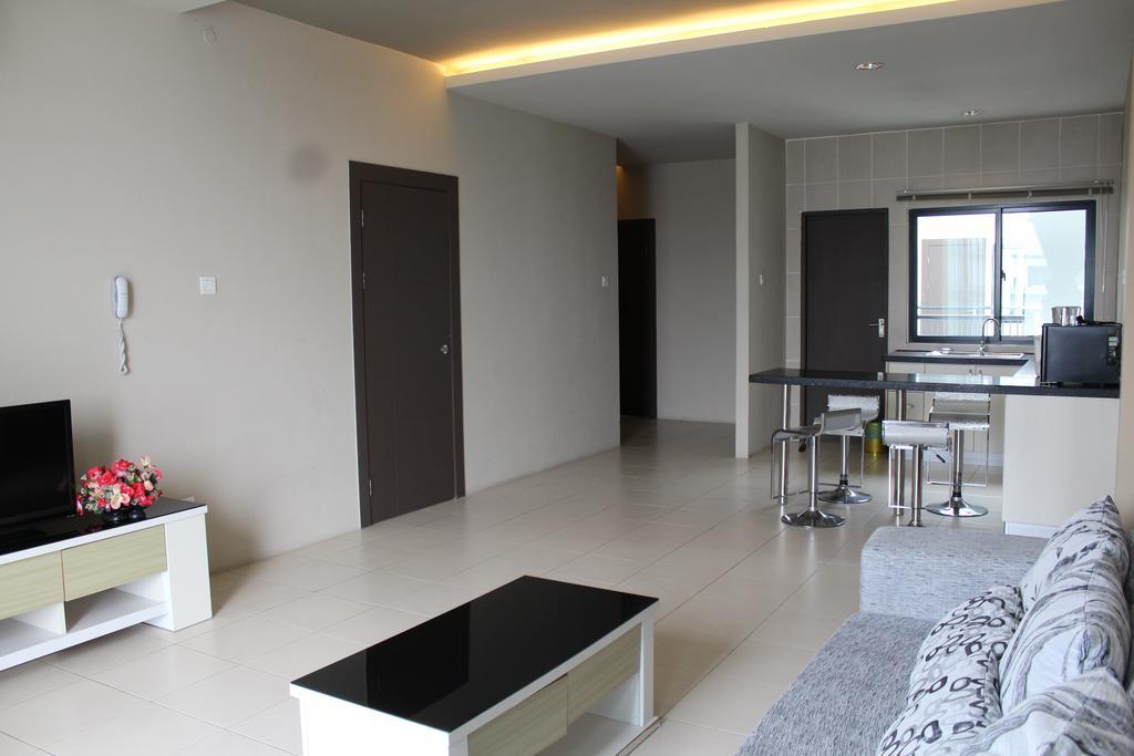 Tribeca Suites Kuching Esterno foto