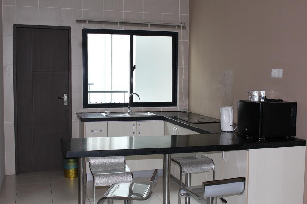 Tribeca Suites Kuching Esterno foto