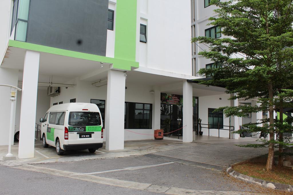 Tribeca Suites Kuching Esterno foto