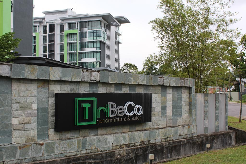 Tribeca Suites Kuching Esterno foto