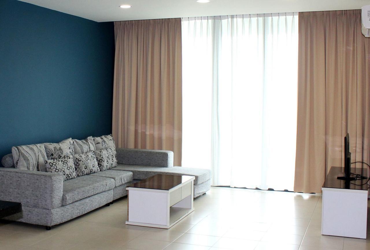 Tribeca Suites Kuching Esterno foto