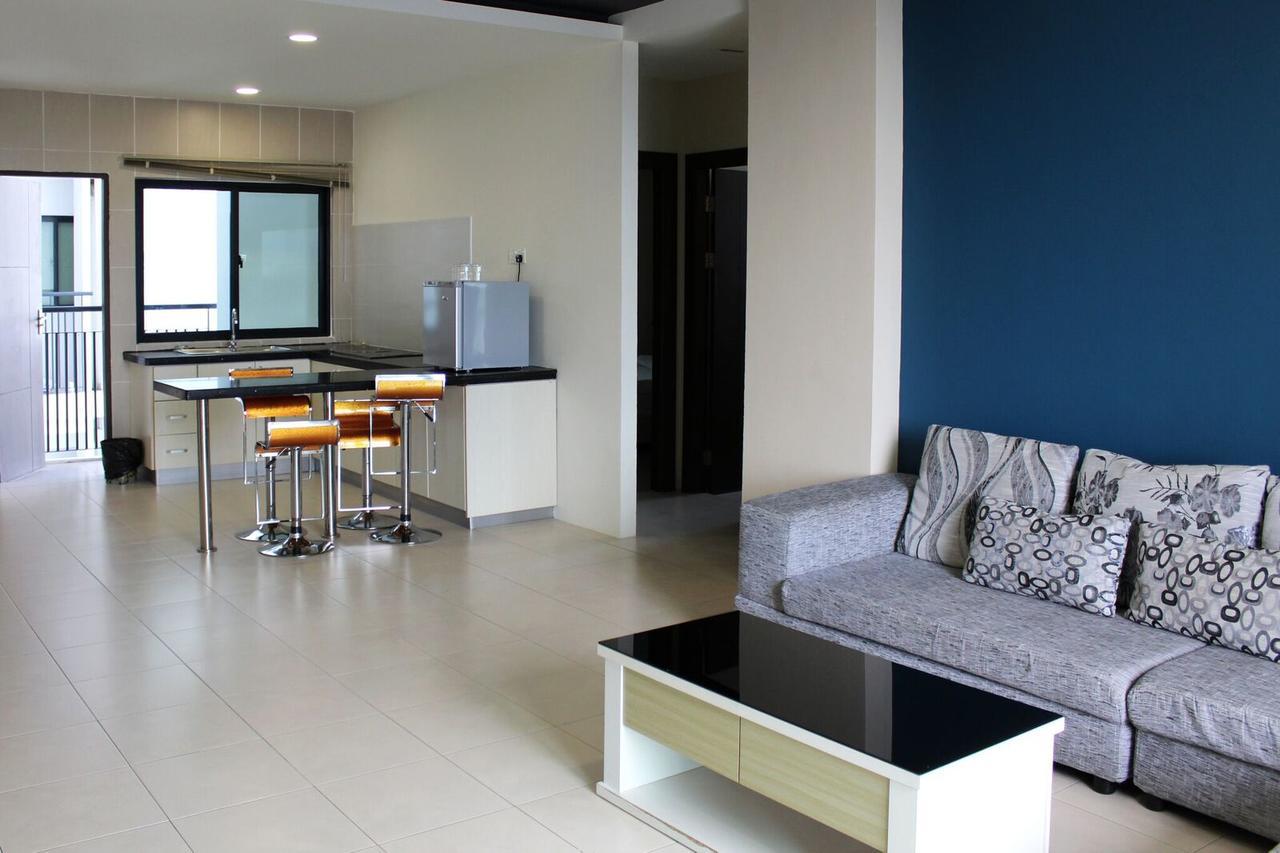Tribeca Suites Kuching Esterno foto