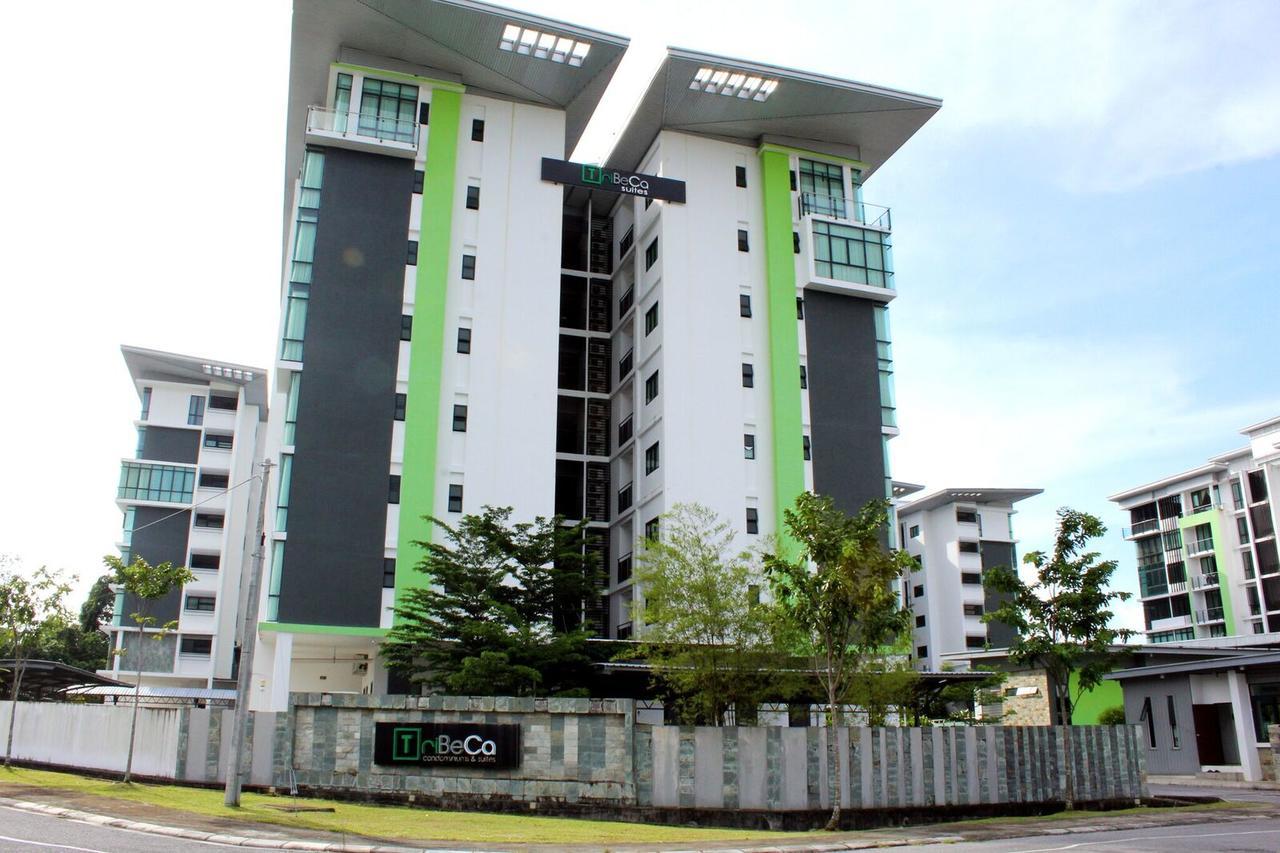 Tribeca Suites Kuching Esterno foto