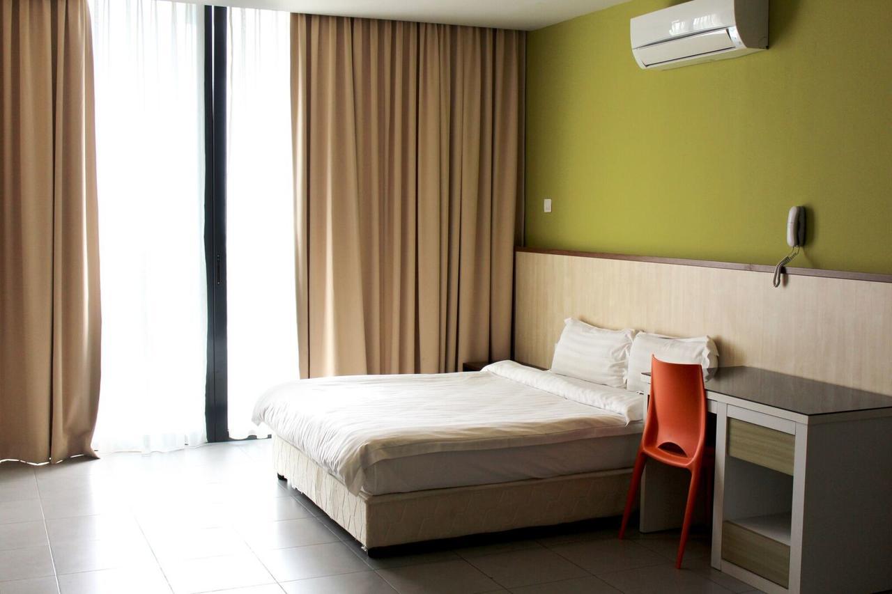 Tribeca Suites Kuching Esterno foto