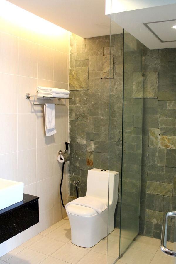 Tribeca Suites Kuching Esterno foto