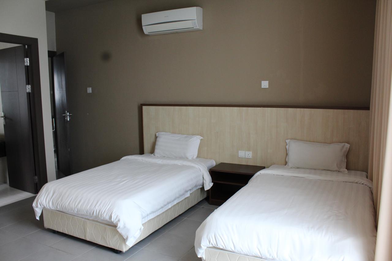 Tribeca Suites Kuching Esterno foto