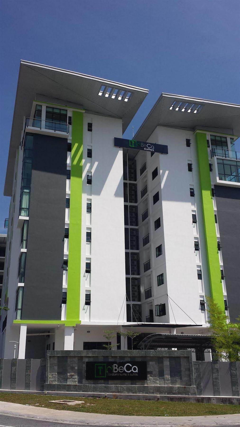 Tribeca Suites Kuching Esterno foto
