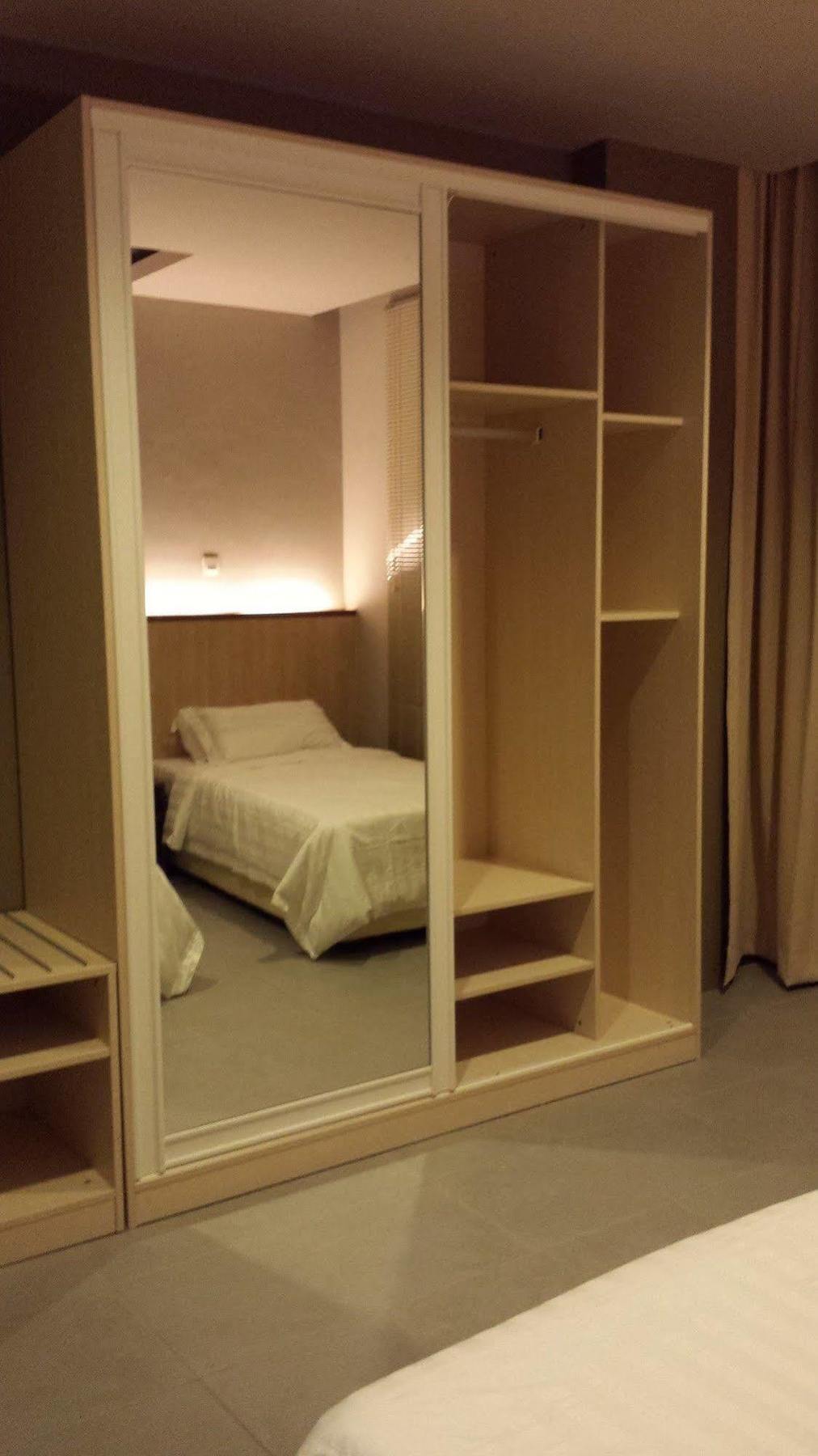 Tribeca Suites Kuching Esterno foto