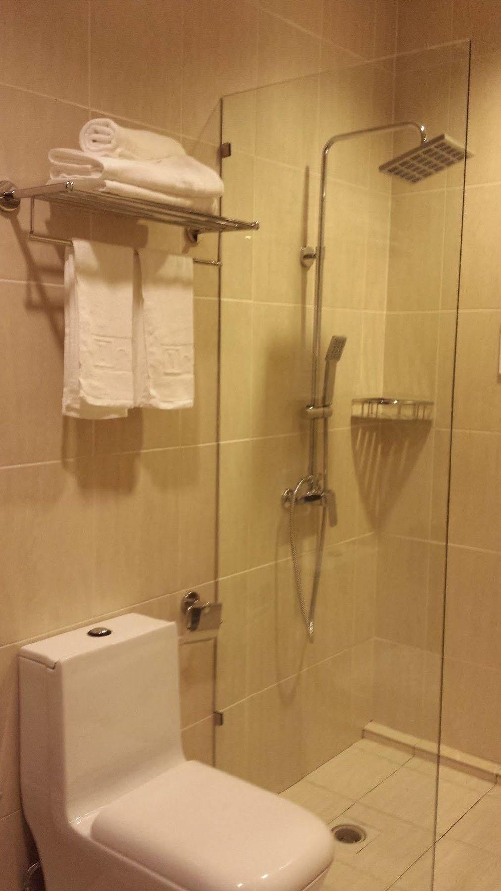 Tribeca Suites Kuching Esterno foto