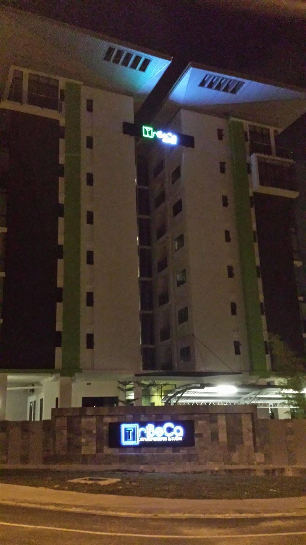 Tribeca Suites Kuching Esterno foto